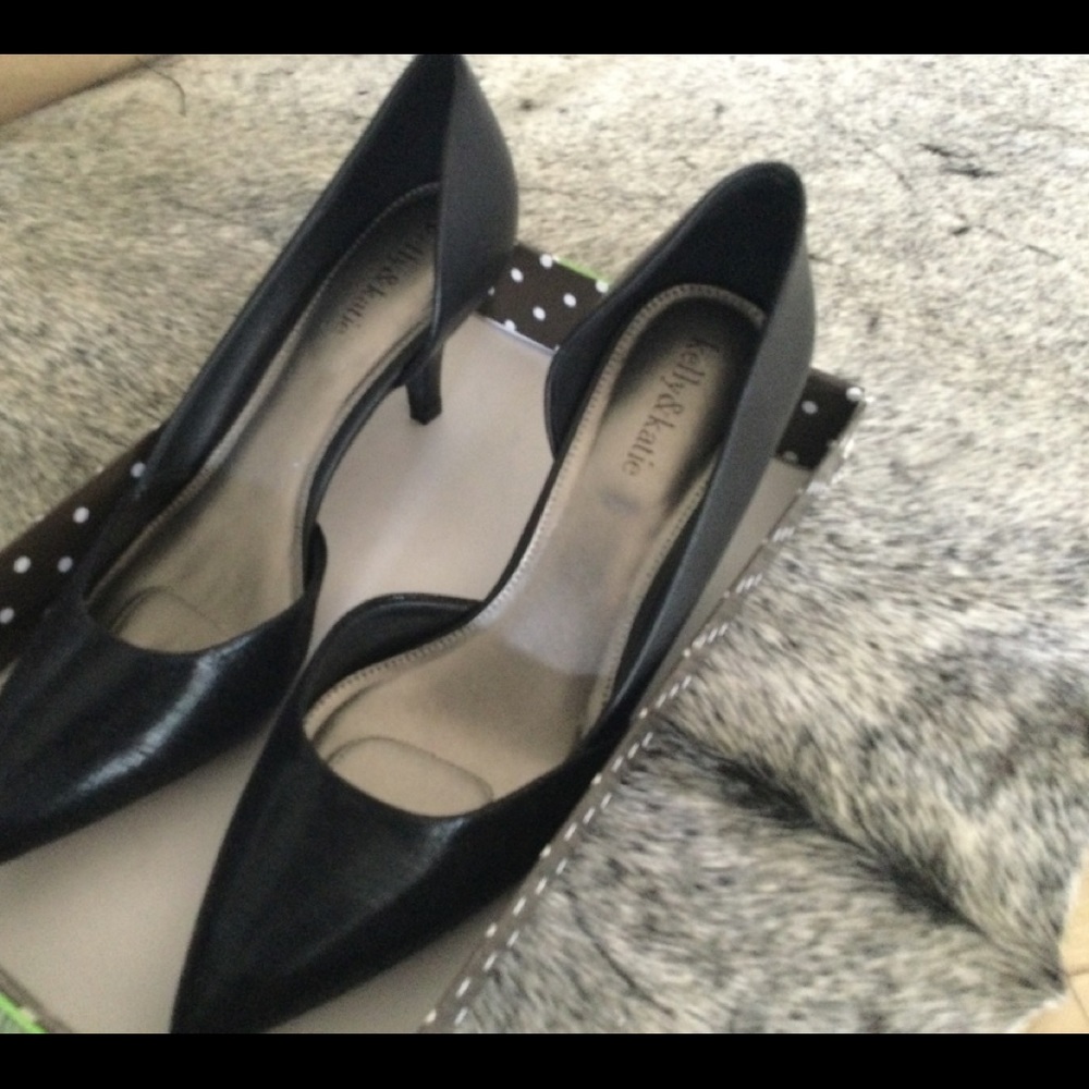 Cute Black Kelly and Katie Pump - Picture 7 of 8